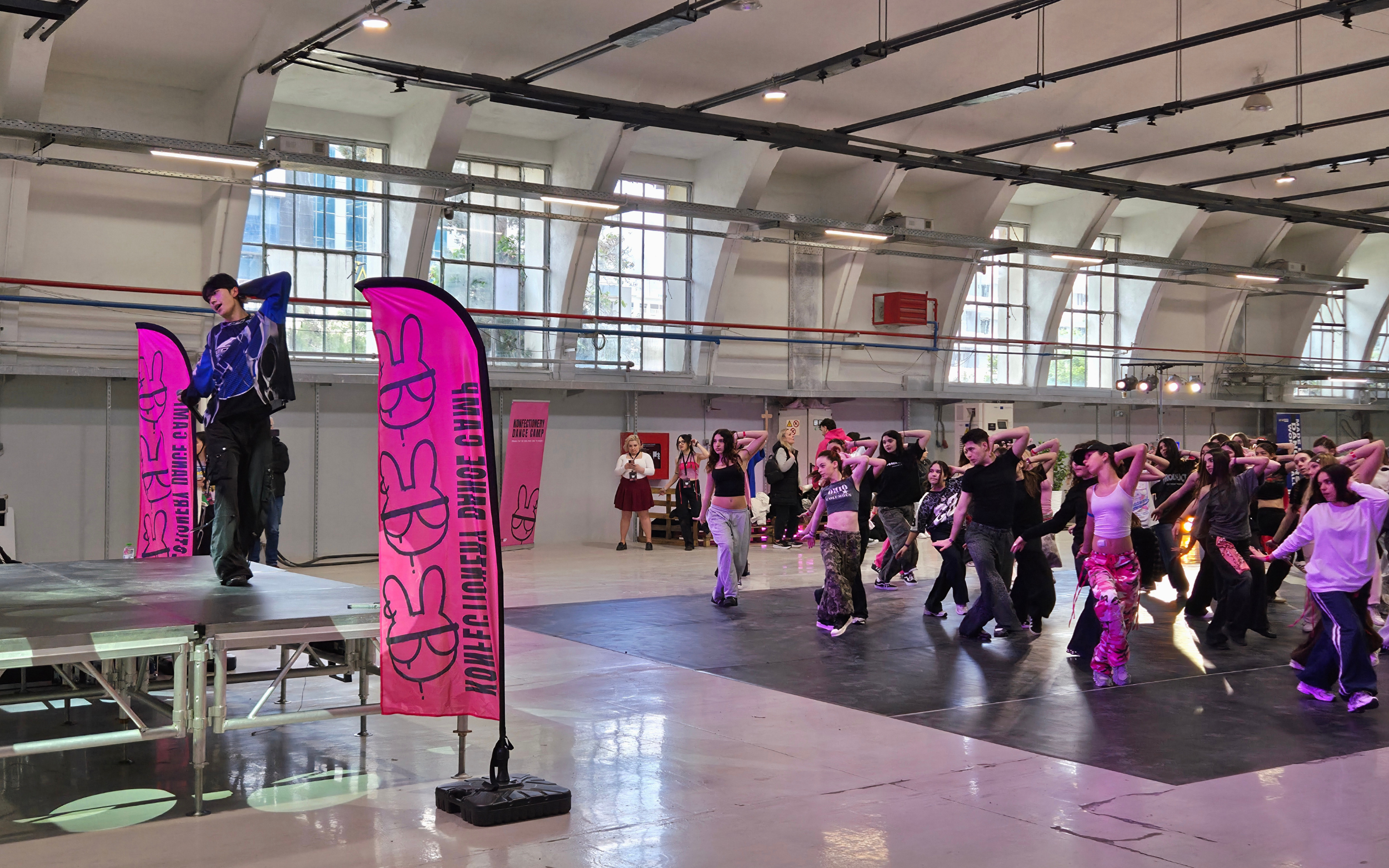 Gun Lee teaching his first choreography at Konfectionery Dance Camp in Athens on May 2 (by Koreaculture.gr)