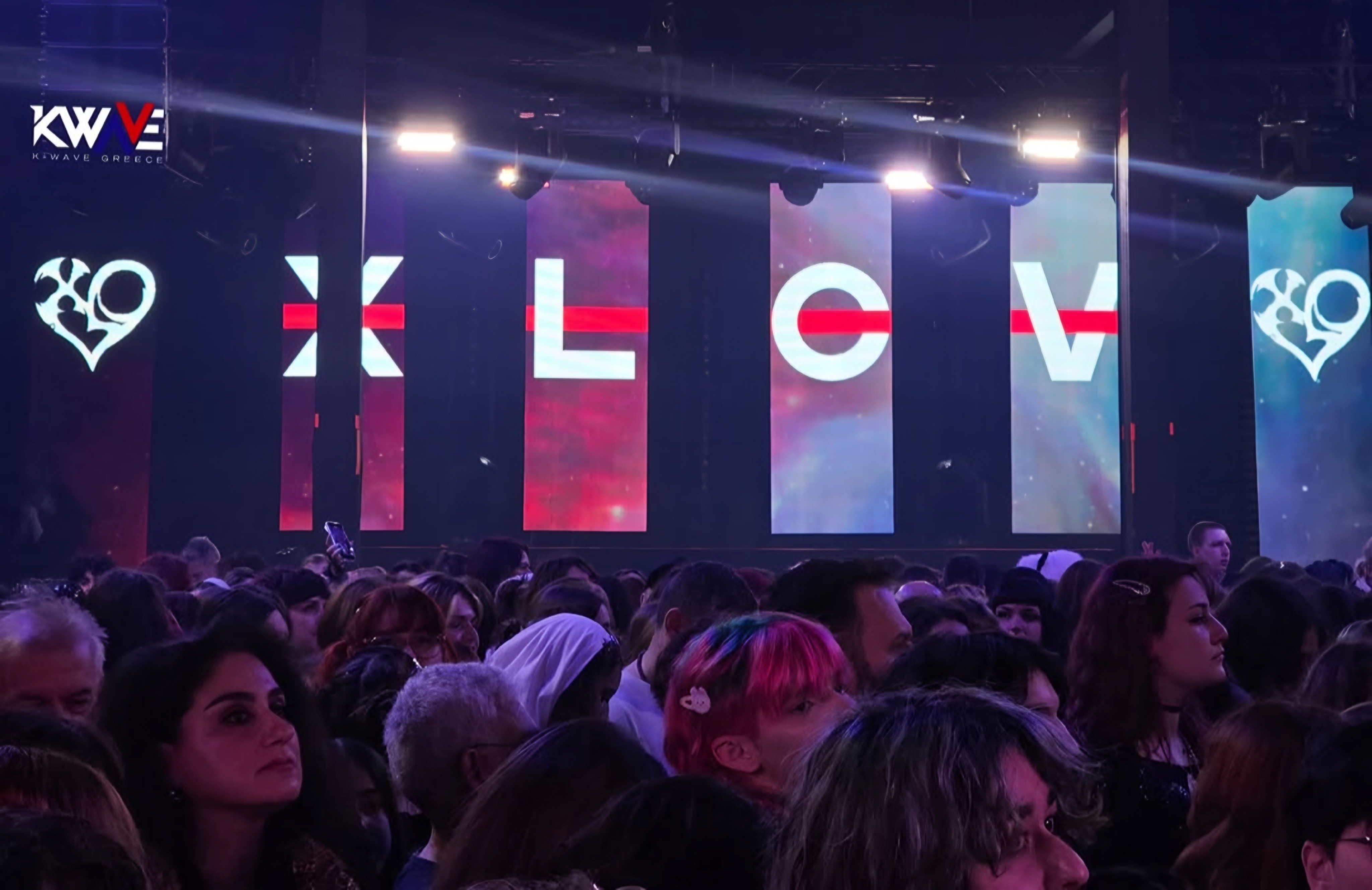 Fans filling the venue (by K-WAVE Greece)